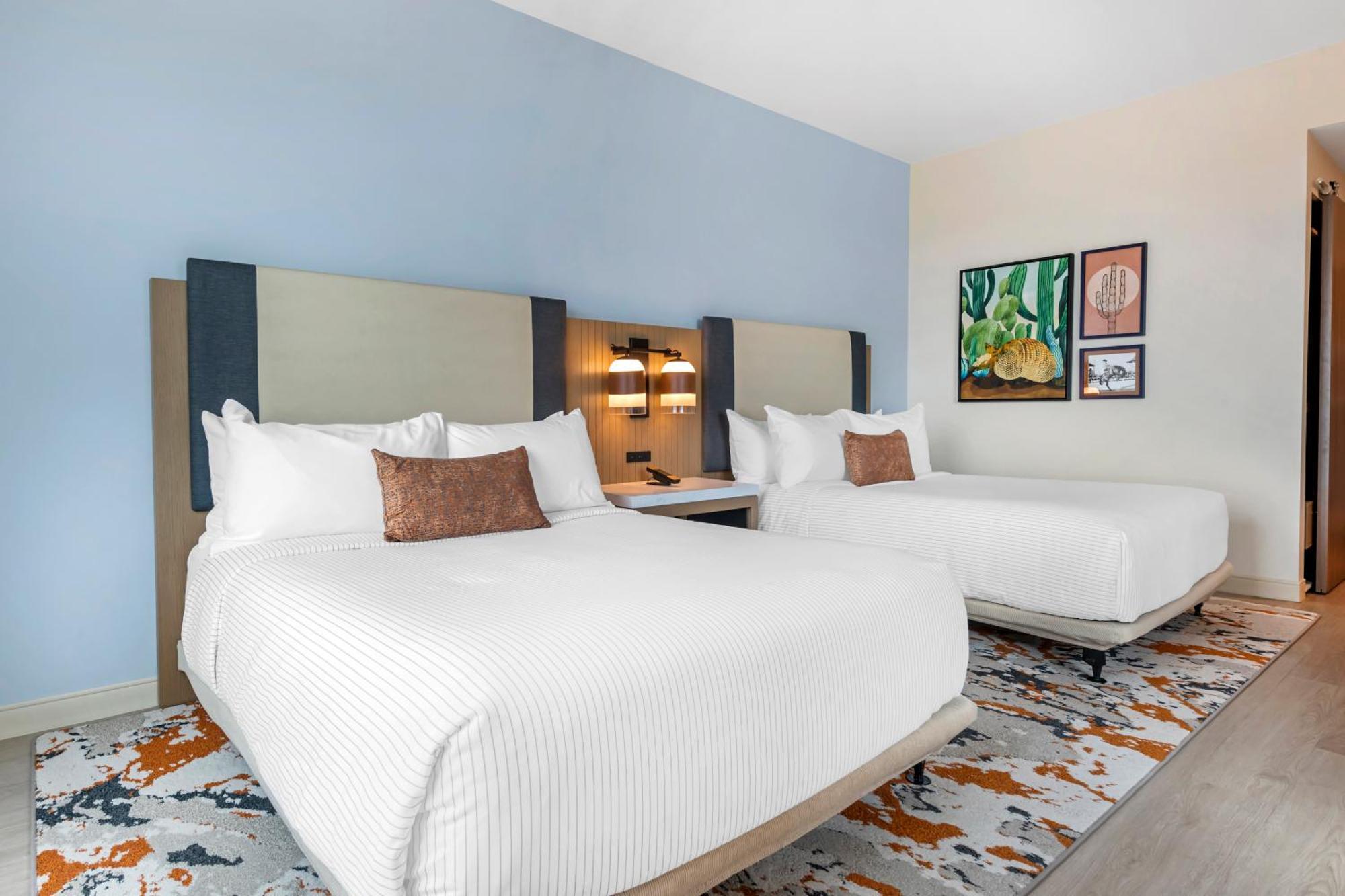 Quadruple Room Two Queen Beds Tub Disability Access or Non Smoking
